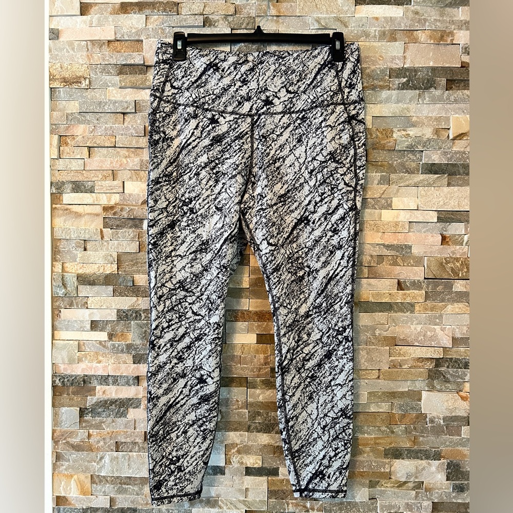 All in motion XL black and white leggings with pockets